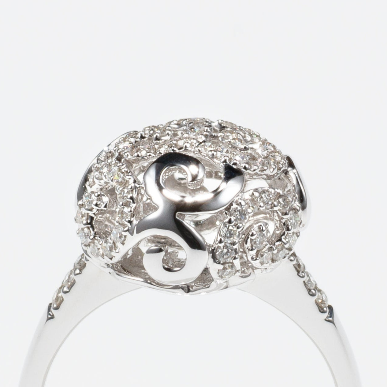 〈DRES〉K18WG Karai(花蕾)ダイヤデザインリング