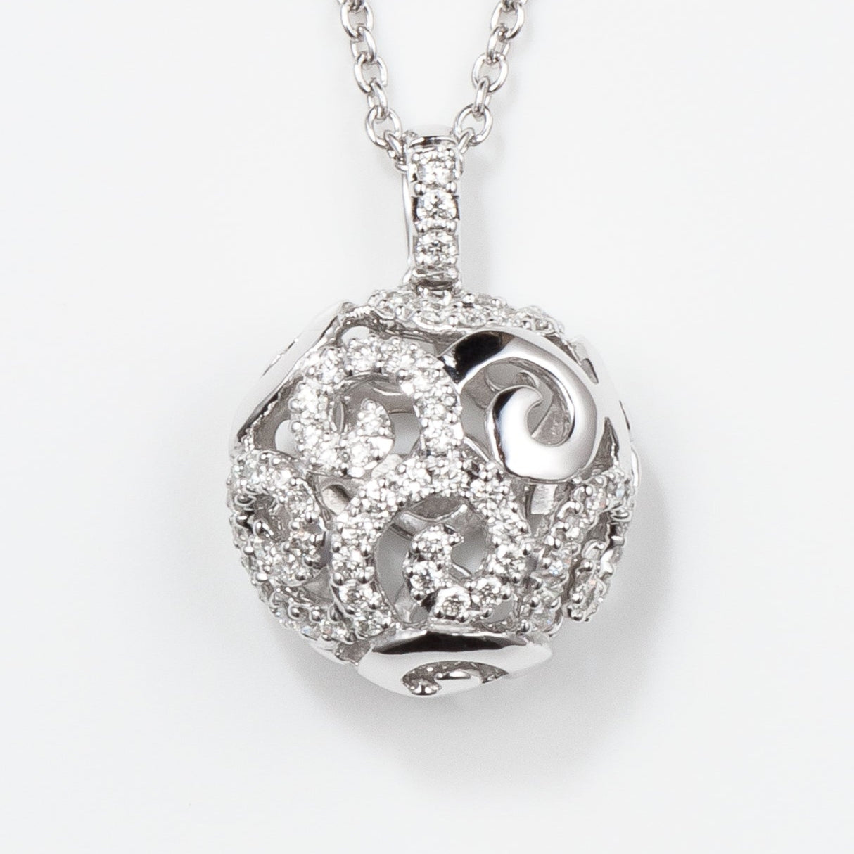 〈DRES〉K18WG  Karai(花蕾)ダイヤデネックレス