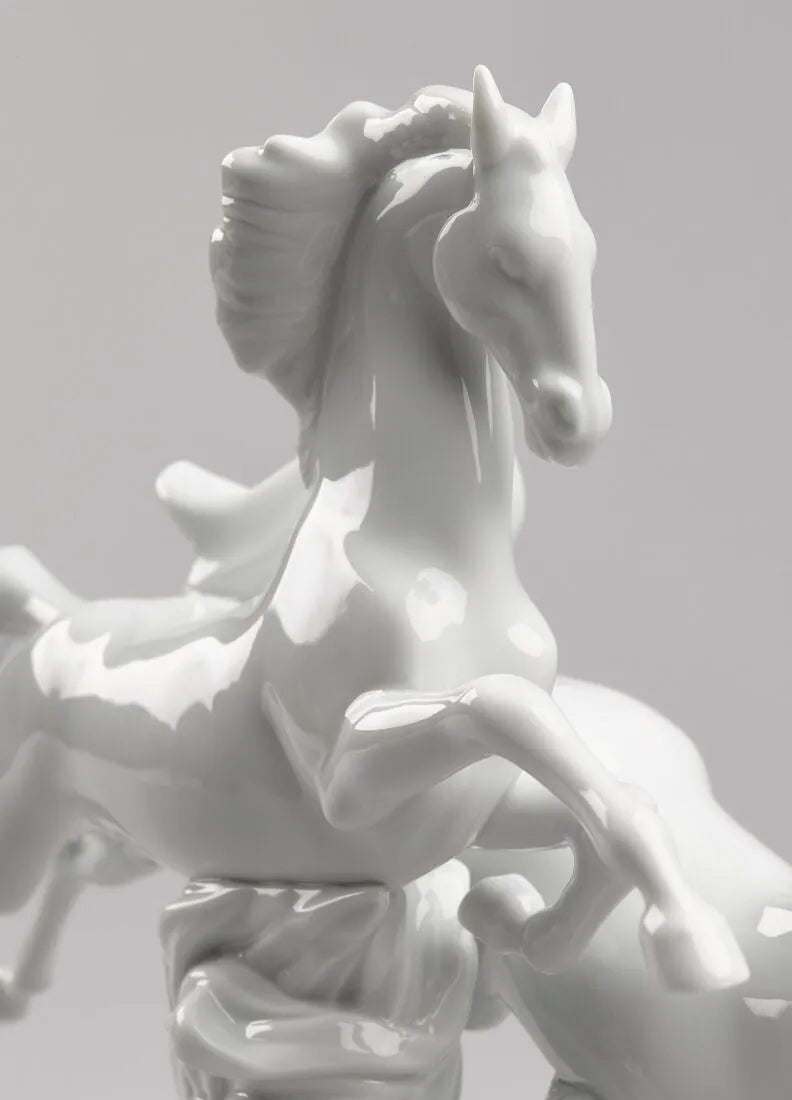 LLADRO 駆ける馬 (White)